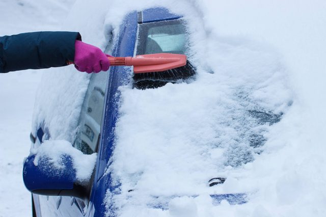 this-is-safest-way-remove-snow-car
