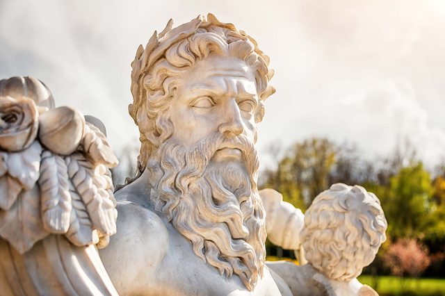 statue