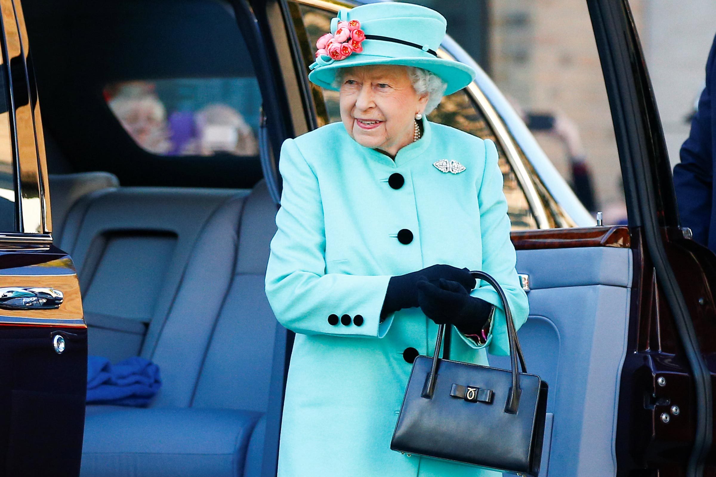 Here’s the Real Reason Queen Elizabeth Always Carried a Purse