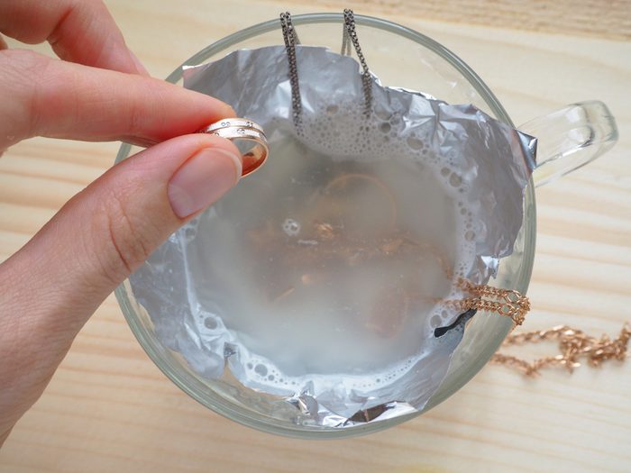 White vinegar uses silver shining