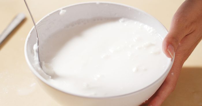 Using vinegar to clean pots and pans white vinegar