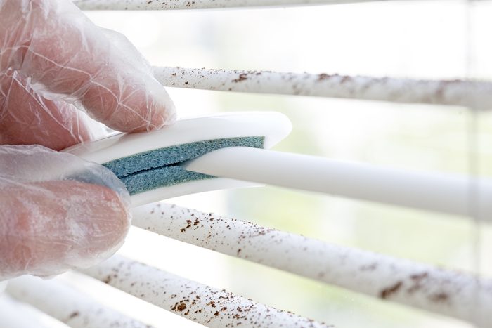 White vinegar uses blinds