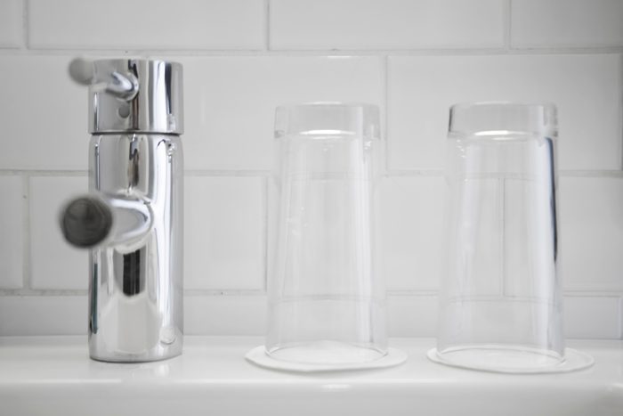 Using vinegar to clean rinse cup teeth brushing cup