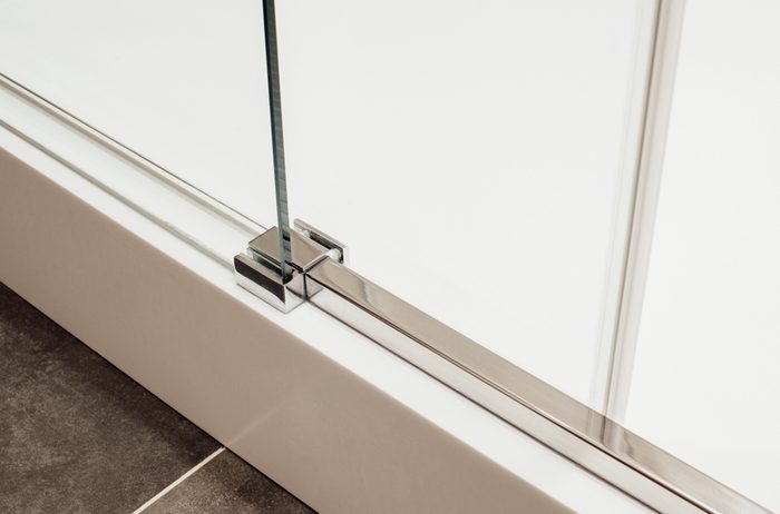 Using vinegar to clean door tracks