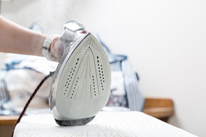 white vinegar to maintain iron