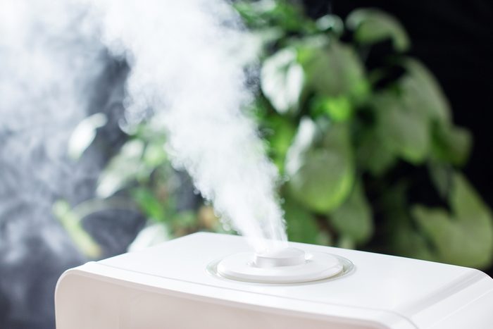 White vinegar for cleaning air conditioner and humidifier