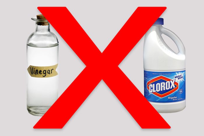 vinegar bleach cleaning products don't mix