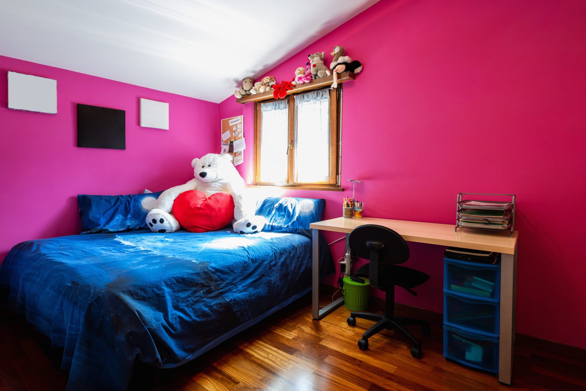 Teen boys bedroom with many plush and parquet
