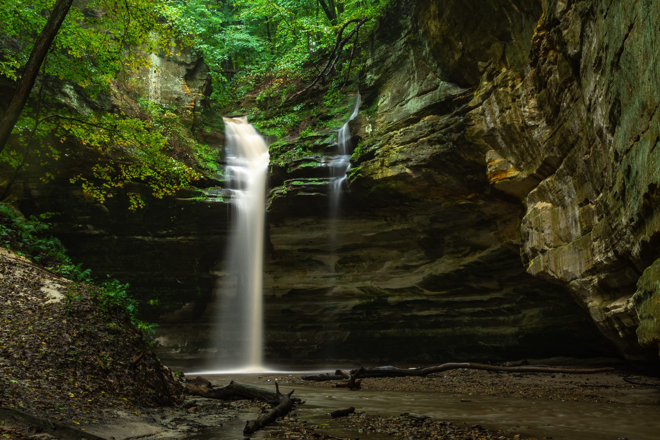 Water in full flow after heavy fall rain. Ottawa canyon, starved rock state park, Illinois.