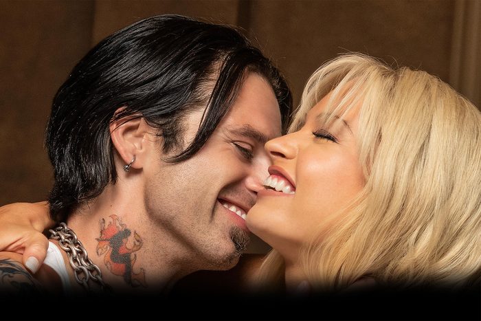 Pam & Tommy (2022)