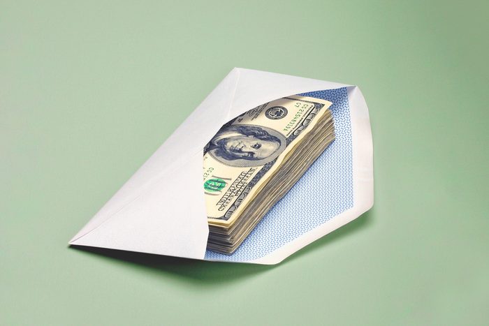 8 Common Bank Scams 2 Gettyimages 6228 000855 V2