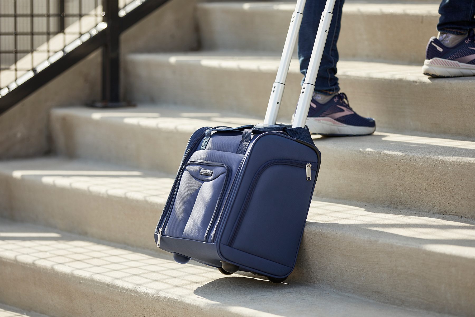 The 7 Best Underseat Luggage Of 2024, According To Travel Experts Rda Luggage Ef 022124 0211 Steps V1