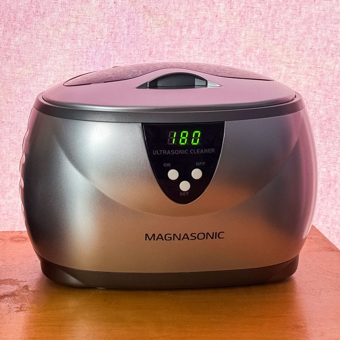 Ultrasonic cleaner displays 