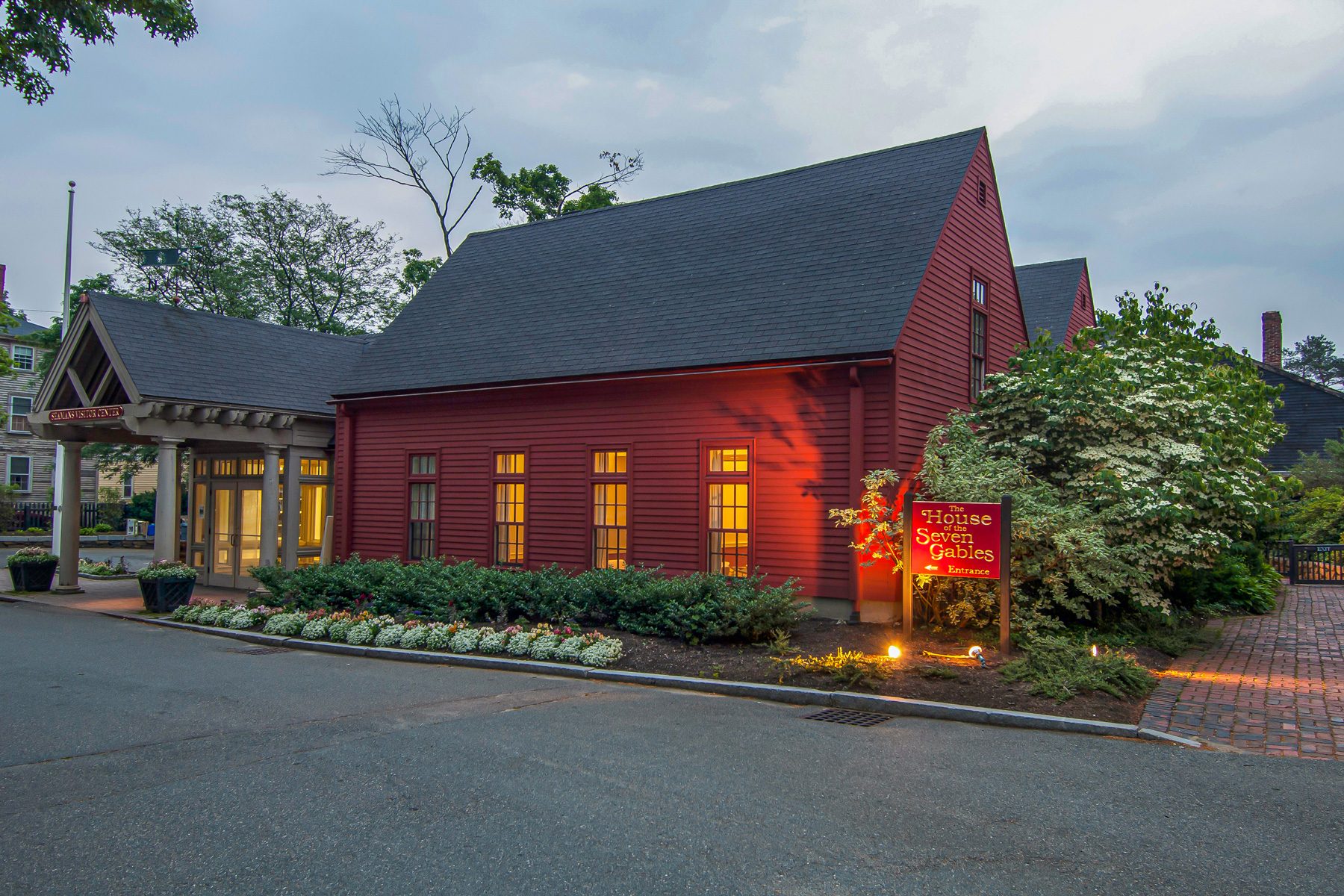 13 Spooktacular Things To Do In Salem, Massachusetts For Halloween 