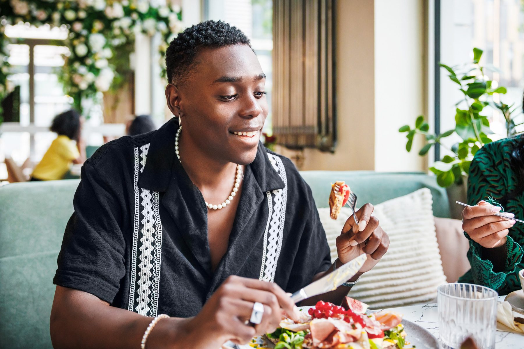 I'm An Etiquette Expert, And These 16 Tips Will Make You The Politest Person In Any Room 