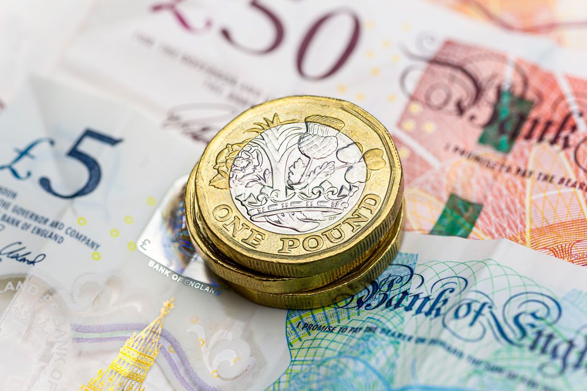 Close Up Of British One Pound Coin On The British Banknotes